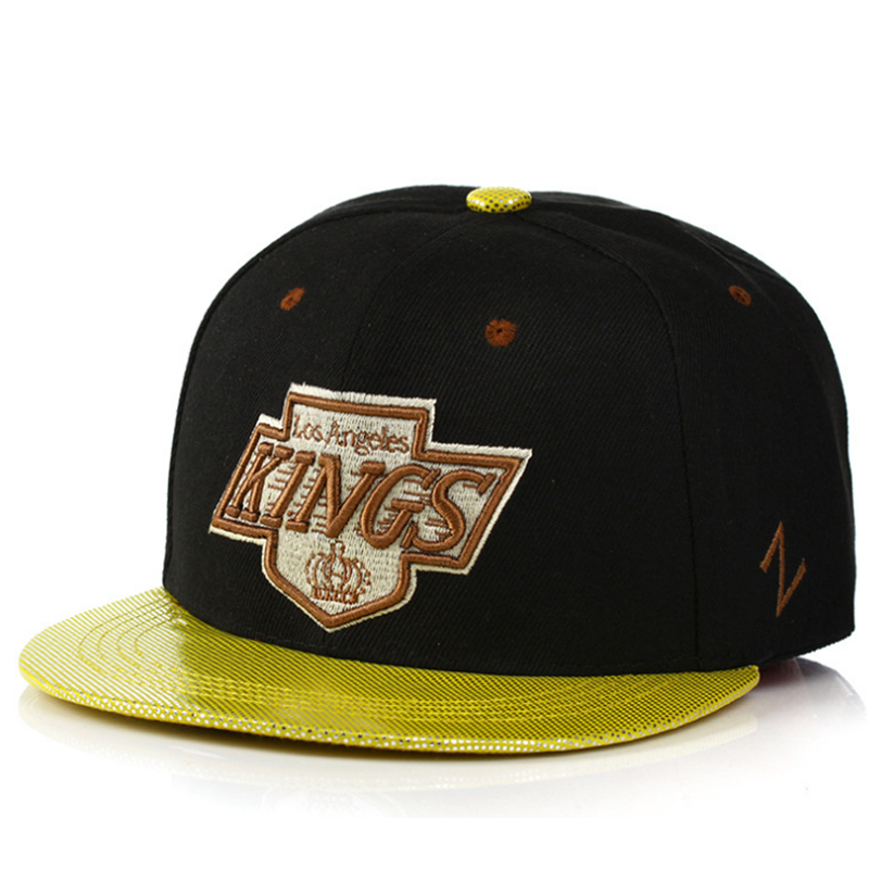 9FIFTY snapback sports cap with PU leather brim and top button