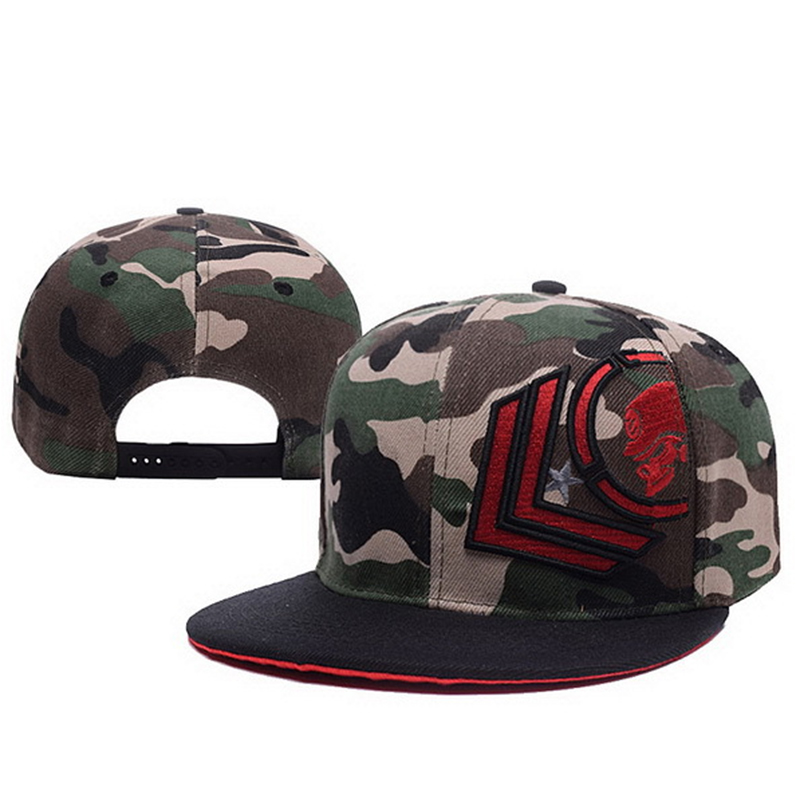 Desert camouflage snapback cap with raised embroidery