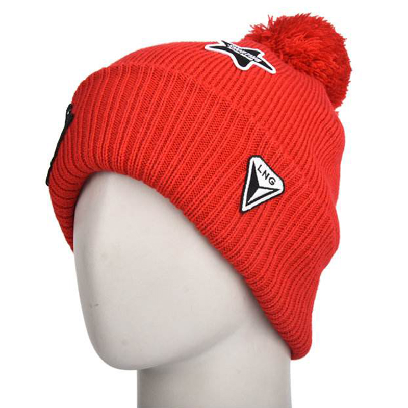 Trendy winter beanie with woven patch 